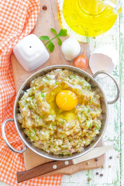 Carne picada con huevo — Foto de Stock