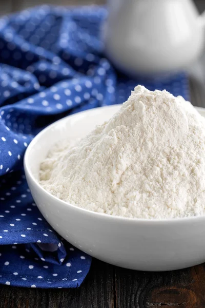 Flour in a bowl — Stock Photo, Image