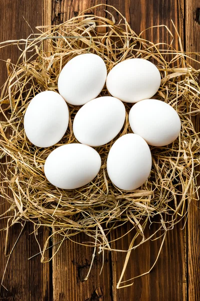 Huevos en el nido —  Fotos de Stock