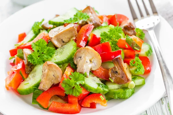 Ensalada de verduras con setas —  Fotos de Stock