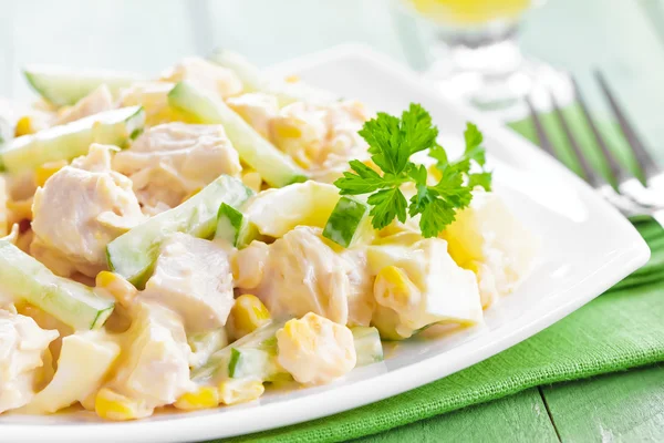 Salada com frango e abacaxi — Fotografia de Stock
