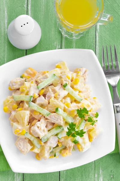 Insalata con pollo e ananas — Foto Stock