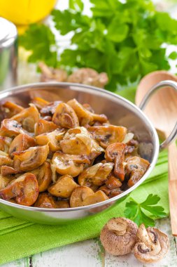 Kızarmış yağlı mantar