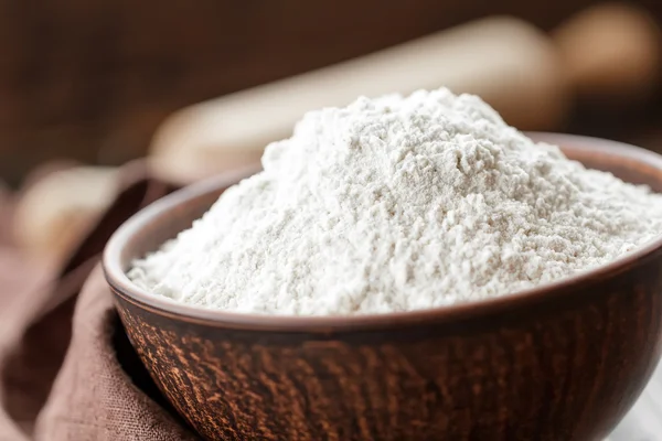 Flour in a bowl — Stock Photo, Image