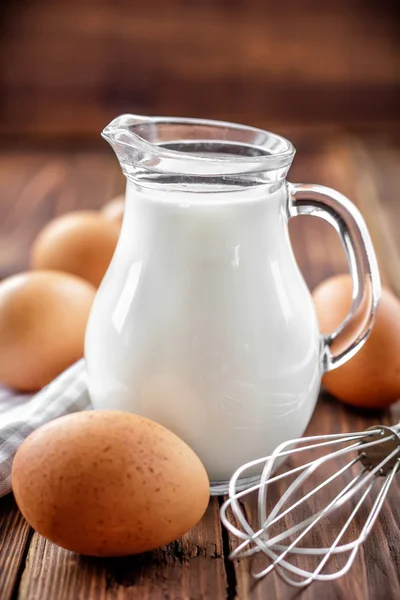 Mjölk och ägg — Stockfoto