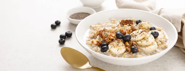 Cuenco Avena Gachas Avena Con Plátano Arándanos Nueces Semillas Chía — Foto de Stock