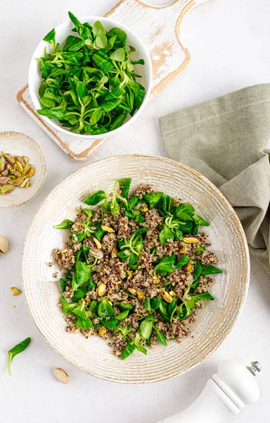 Quinoa Avec Salade Maïs Pistaches Une Nourriture Saine Vue Dessus — Photo