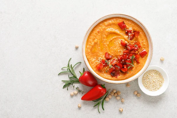 Hummus Kichererbsensoße Mit Gebackenem Paprika Ansicht Von Oben — Stockfoto