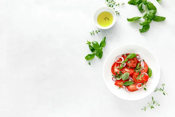 토마토 올리브유가 샐러드 보이는 — 스톡 사진
