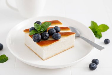 Taze yaban mersinli cheesecake, kahvaltı.