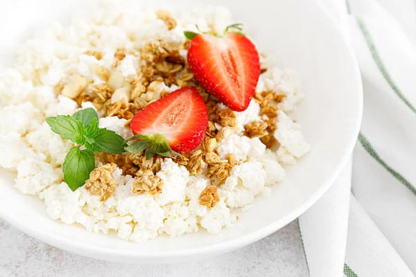 Casa Campo Queso Requesón Con Granola Fresa Fresca Desayuno Alimentación — Foto de Stock