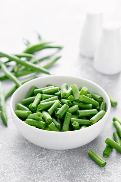 Verse Rauwe Sperziebonen Een Kom Gesneden Franse Groene Bonen — Stockfoto