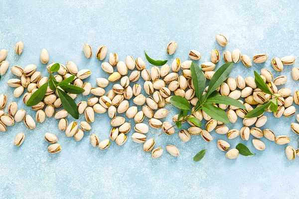 Pistazien Pistazienkerne Mit Grünen Blättern Gesunde Natürliche Vegetarische Biolebensmittel Ansicht — Stockfoto