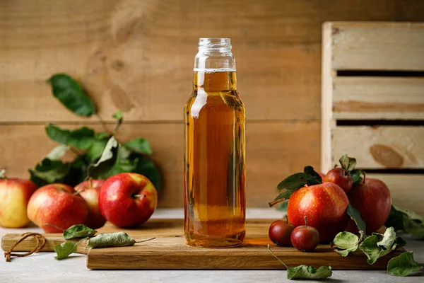 Apple Juice Glass Bottle Fresh Fruits Leaves — Stok fotoğraf