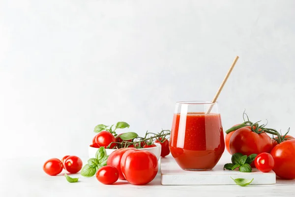 Tomato Juice Glass Fresh Tomatoes — Zdjęcie stockowe