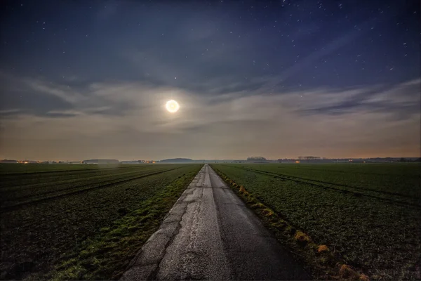 Strada di campagna di notte — Foto Stock