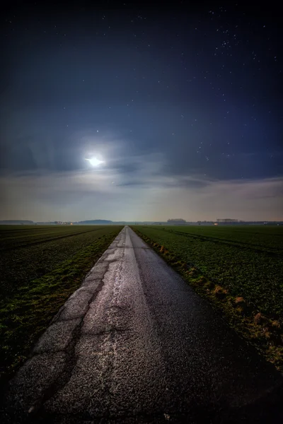 Strada di campagna di notte — Foto Stock