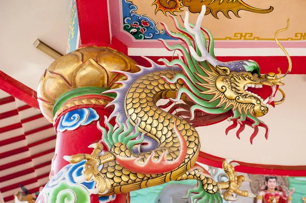 Dragon chinois doré — Photo