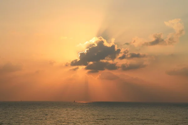 Puesta de sol con nubes — Foto de Stock