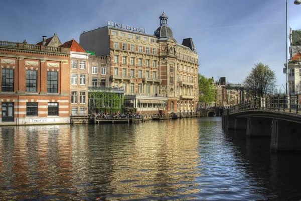 Canal en Amsterdam —  Fotos de Stock