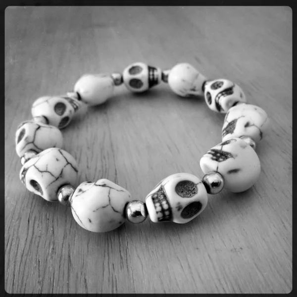 Skulls bracelet — Stock Photo, Image