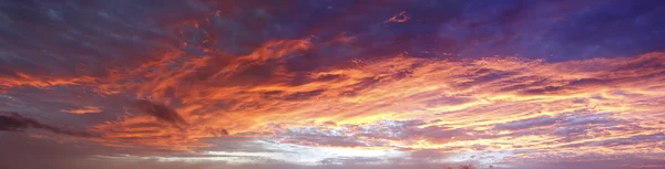 Яркое небо — стоковое фото