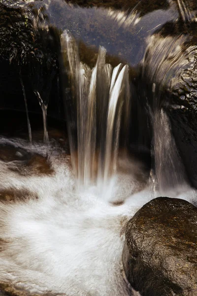 Вода тече — стокове фото