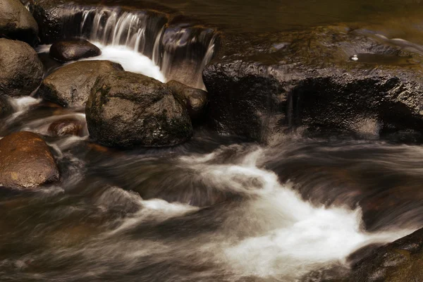 Water flowing — Stock Photo, Image