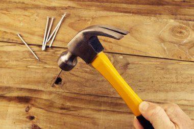 çivi çekiç