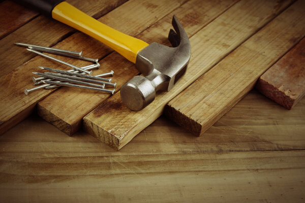 Молоток и гвозди
