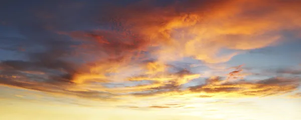 Céu de nuvens brilhantes — Fotografia de Stock