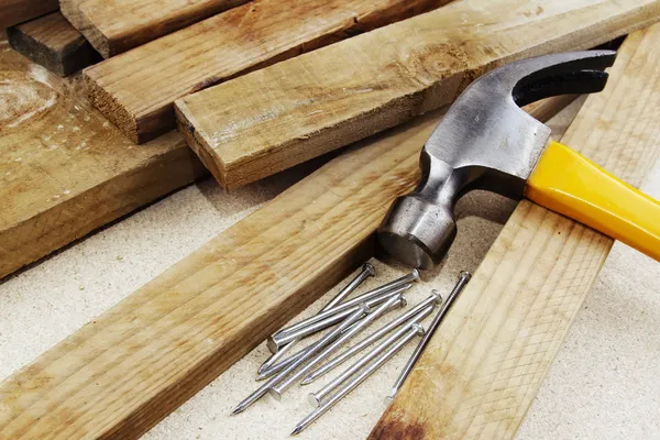 Hammer und Nägel — Stockfoto