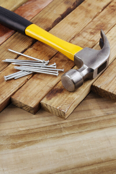 Молоток и гвозди
 