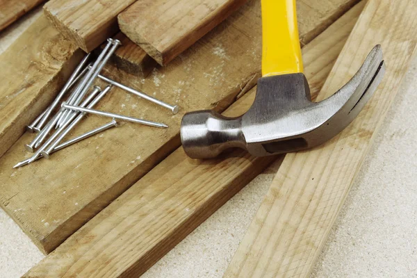 Hamer en nagels — Stockfoto