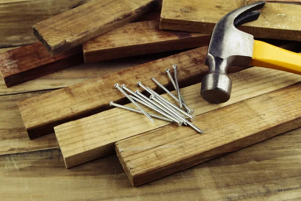 Hammare och spik — Stockfoto