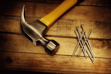 çekiç ve çivi 