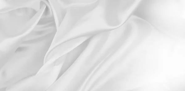 Dalgalanan Beyaz Ipek Kumaş Çizgilerinin Yakın Çekimi — Stok fotoğraf