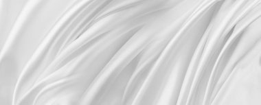 Dalgalanan beyaz ipek kumaş çizgilerinin yakın çekimi