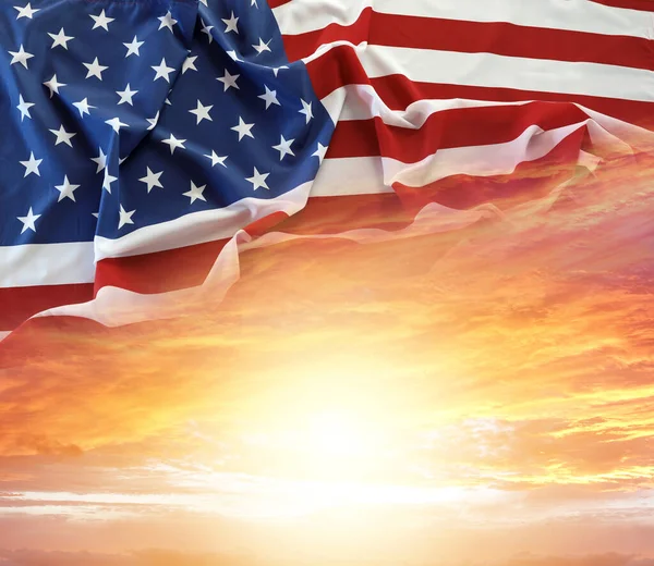 Amerikansk Flagg Solrik Himmel – stockfoto