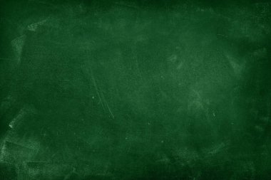 Yeşil karatahta arkaplanındaki tebeşir temizlendi