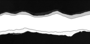 Düz arkaplanda yırtılmış siyah kağıt, kopyalamak için boşluk