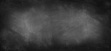 Tahta arka planda tebeşir temizlendi