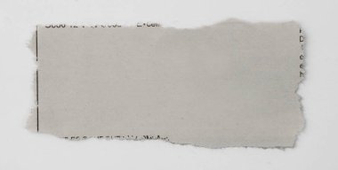 Bir parça yırtık beyaz kağıt. 