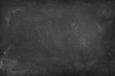 Tahta arka planda tebeşir temizlendi