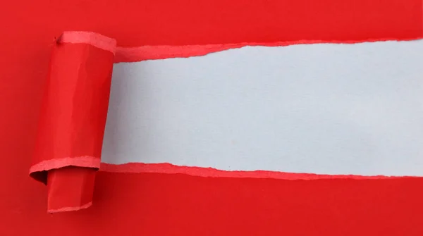 Дыра Разорванная Красной Бумагой — стоковое фото