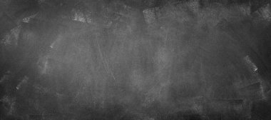 Tahta arka planda tebeşir temizlendi