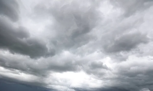 Gökteki Gri Fırtına Bulutları — Stok fotoğraf
