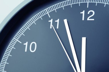 Close-Up Saat yüzünü elleri