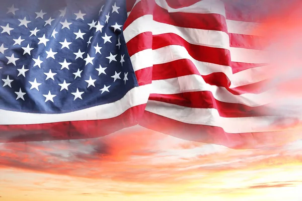 Amerikansk Flagg Solrik Himmel – stockfoto