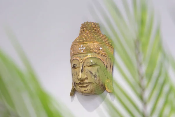 Vattenledningar Nära Håll Utbyte Vattenledningar Stor Buddha Mask Inredningen — Stockfoto